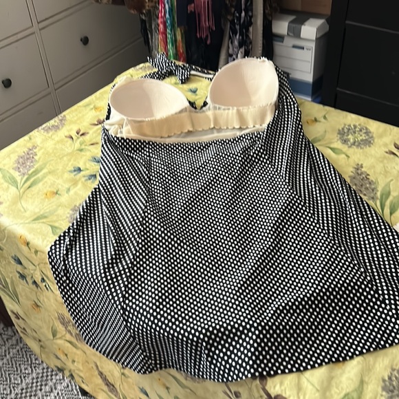 Black and White polka dot with white and yellow daisies swim dress Size 16W - Picture 4 of 5